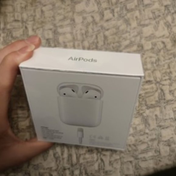 Apple AirPods Gens 2 sealed - Picture 2 of 4
